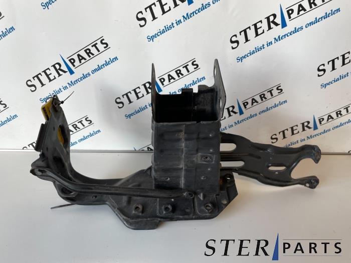 Chassisbalk voor van een Mercedes C-Klasse, Ophalen of Verzenden, 3 maanden garantie, Gebruikt, Mercedes-Benz