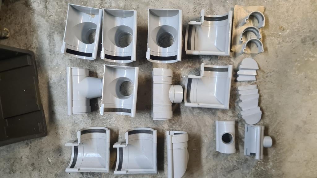 Lot d'accessoires de gouttières Nicoll, Comme neuf, PVC, Évacuation