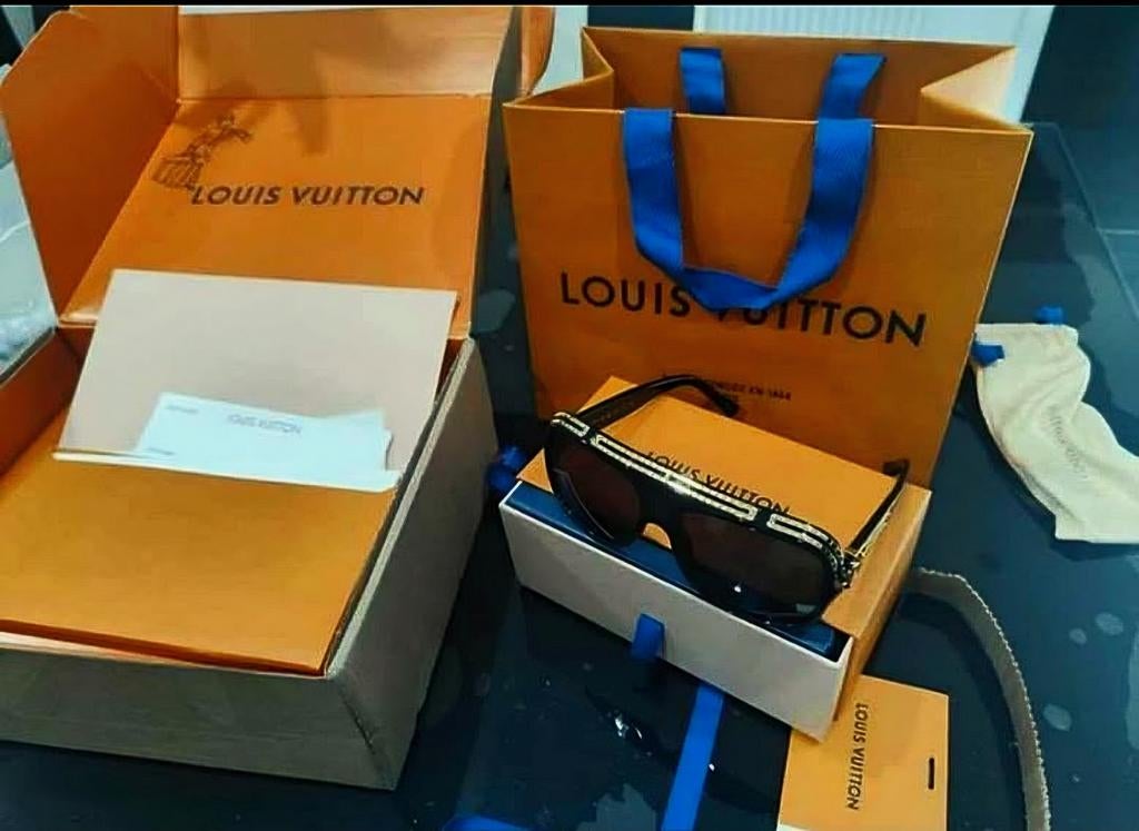 Lunette louis vuitton  millionnaire or brillant, Handtassen en Accessoires, Zonnebrillen en Brillen | Heren, Ophalen
