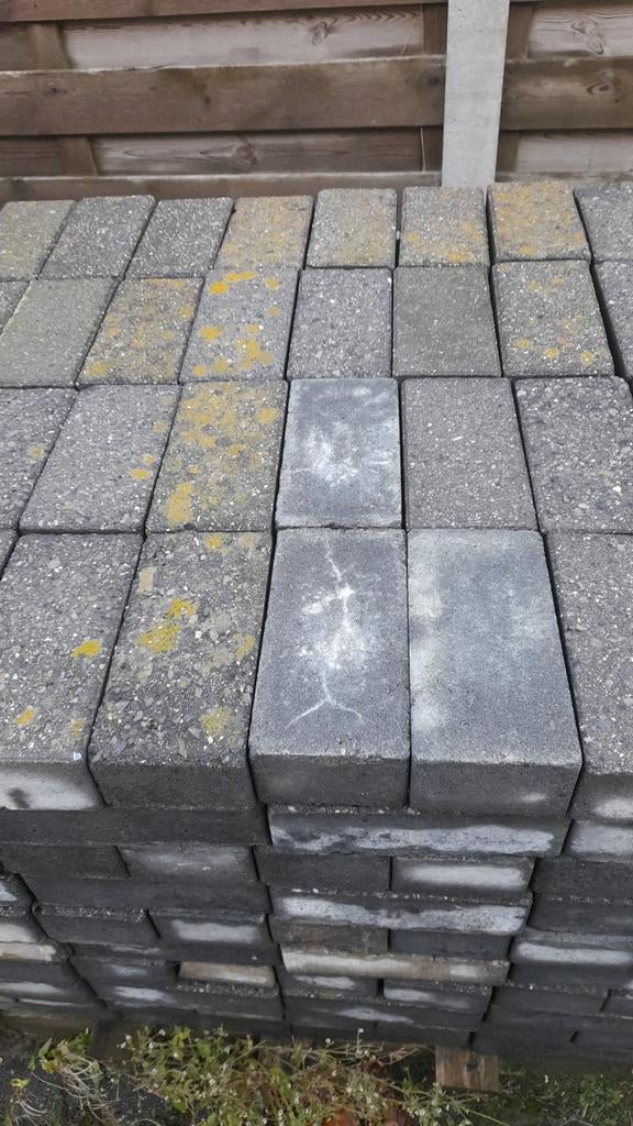 Partij uitgebroken klinkers van oprit  45  vierkante meter, Ophalen, Klinkers