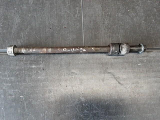 Roadwin 125 2004 - 2011 Daelim As As achterwiel D1-61786, Motos