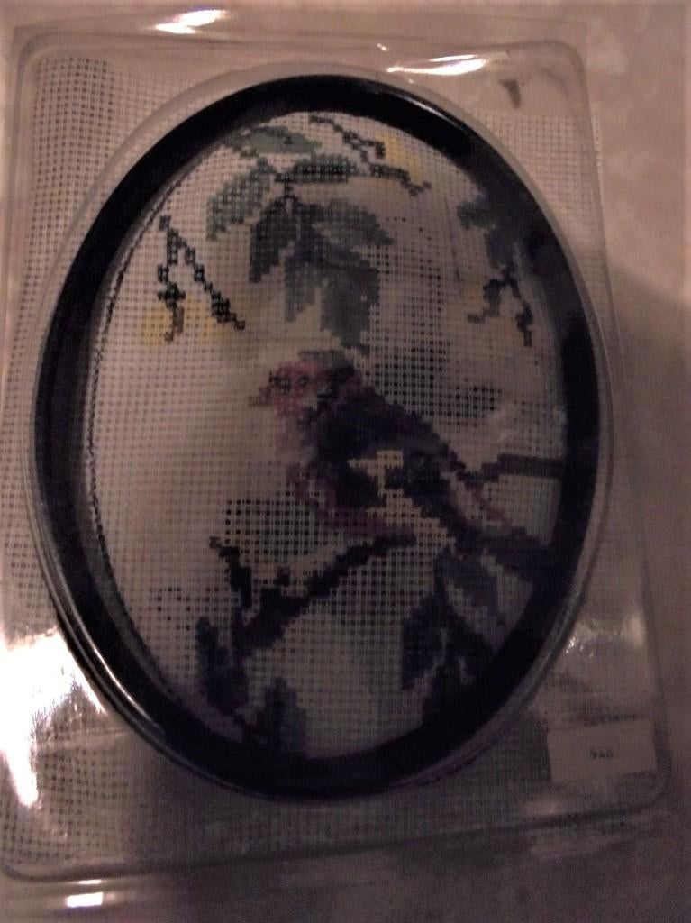 nieuw handwerk vogeltje op tak met kader en garen assortie, Hobby en Vrije tijd, Ophalen of Verzenden