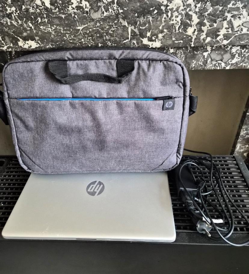 Laptop hp, Computers en Software, Ophalen, Zo goed als nieuw