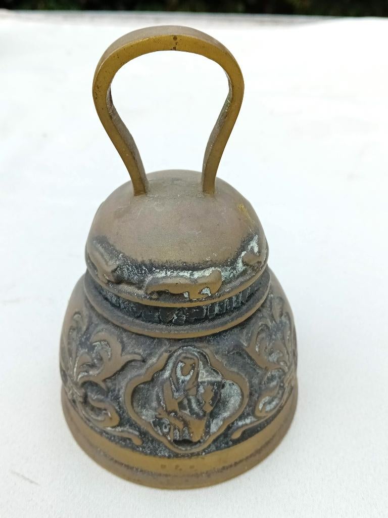 Antieke bel met versieringen in reliëf, Antiek en Kunst, Antiek | Brons en Koper, Ophalen of Verzenden, Koper