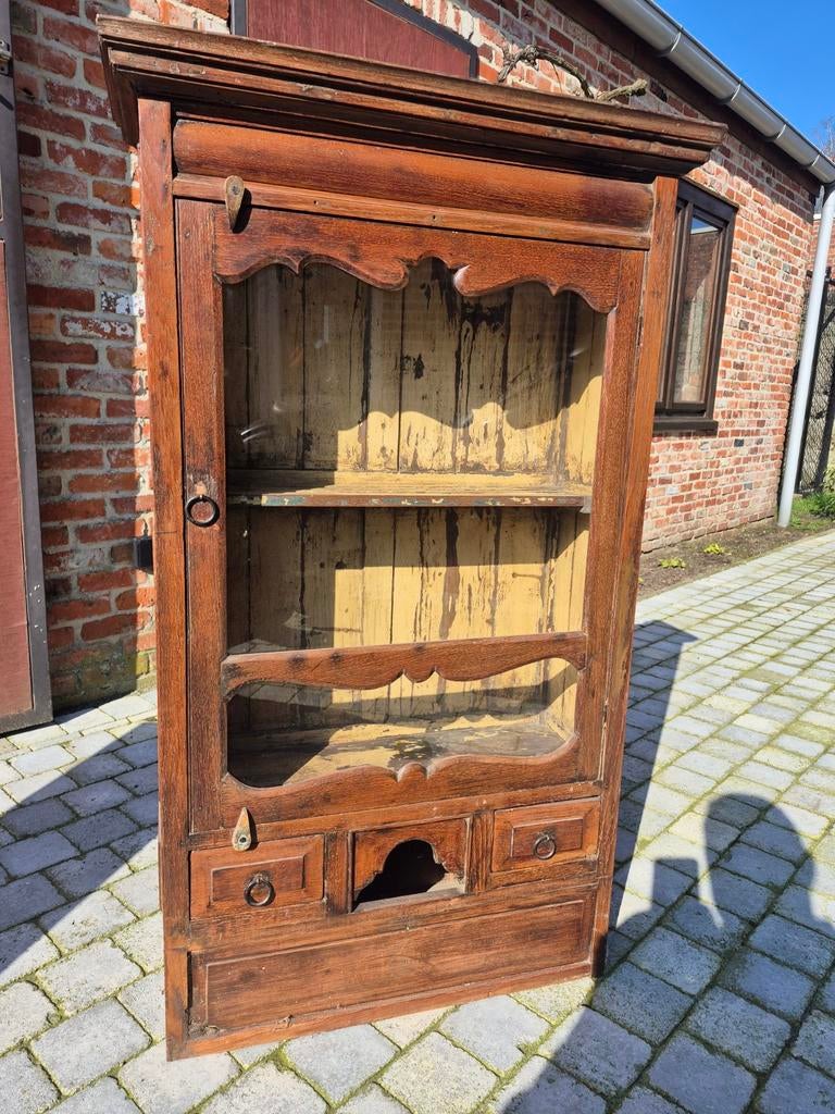 Oud kruiden/medicijn hangkastje, Ophalen