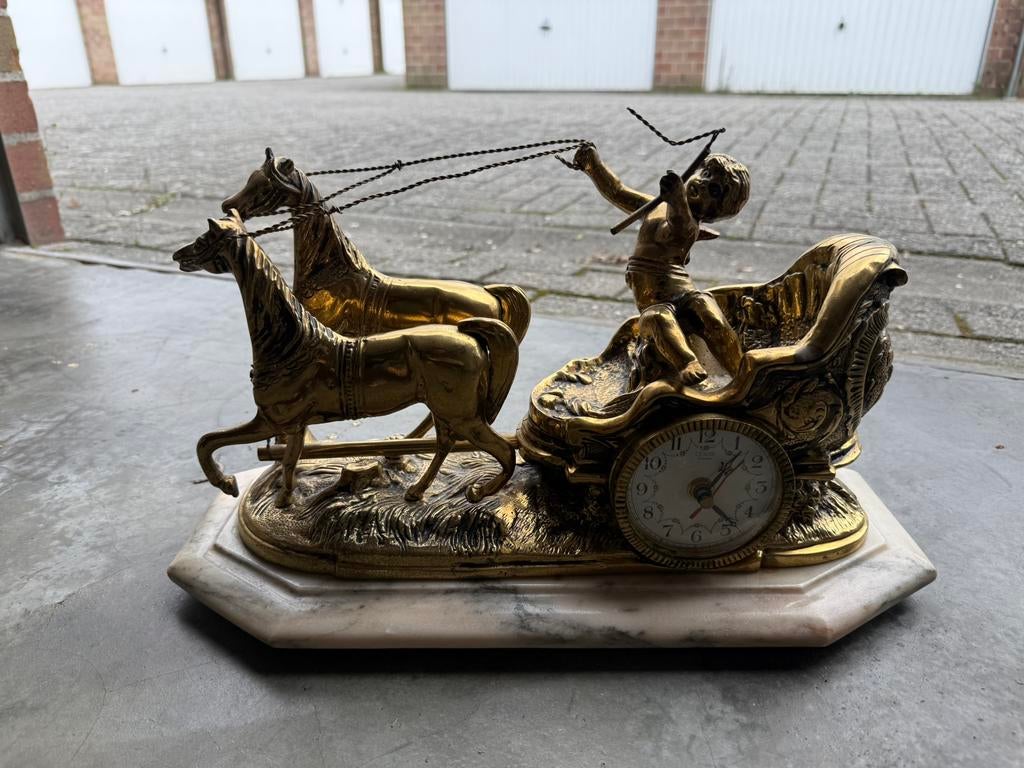Vintage bronzen klok met paarden en koets – decoratief beeld, Ophalen, Zo goed als nieuw