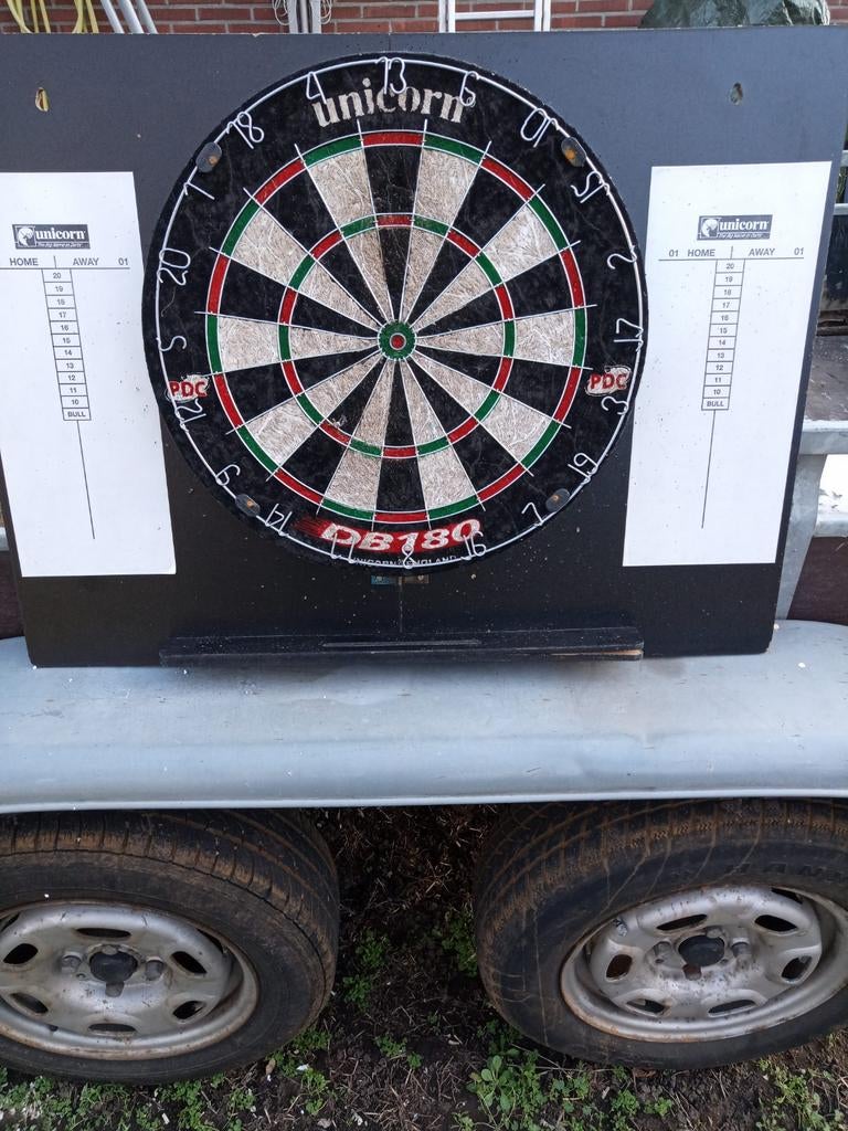 Jeu de fléchettes Unicorn Striker, Enlèvement ou Envoi, Cible de fléchettes