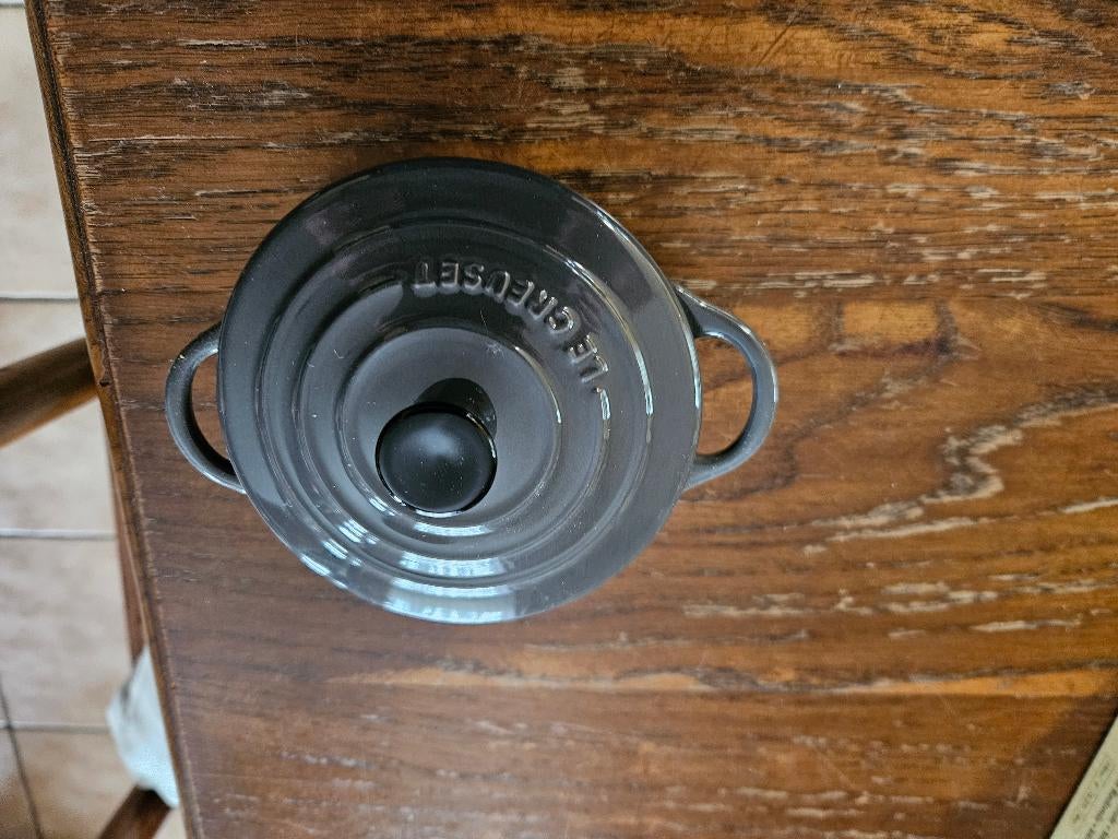 LE CREUSET 6 Mini Cocotte en Céramique GRISE  10 CM, Enlèvement, Neuf, Casserole ou Cocotte-minute