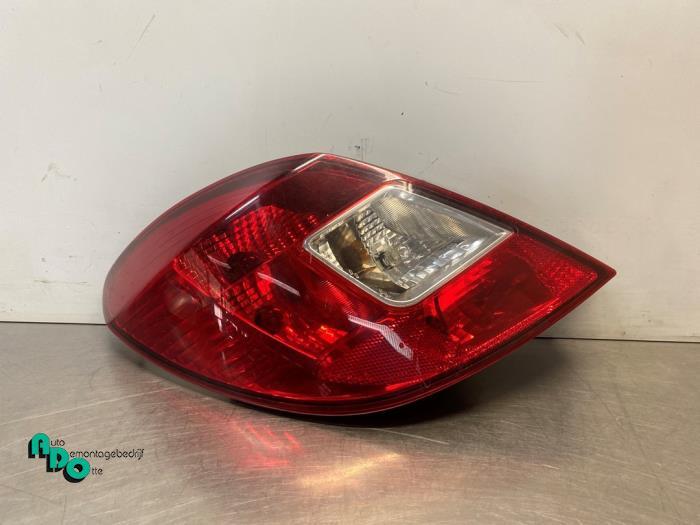 Achterlicht links van een Opel Corsa (Corsa D 07-), Auto-onderdelen, Gebruikt, -, -, Opel