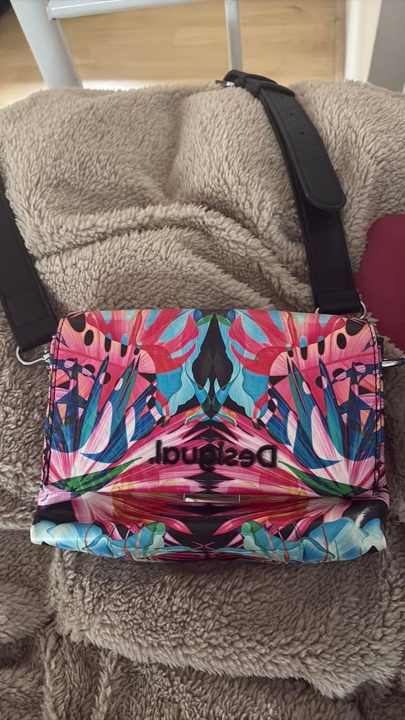 Sac Desigual — coloré et tendance, Bijoux, Sacs & Beauté, Sacs | Sacs Femme, Comme neuf, Sac à main, Autres couleurs, Enlèvement