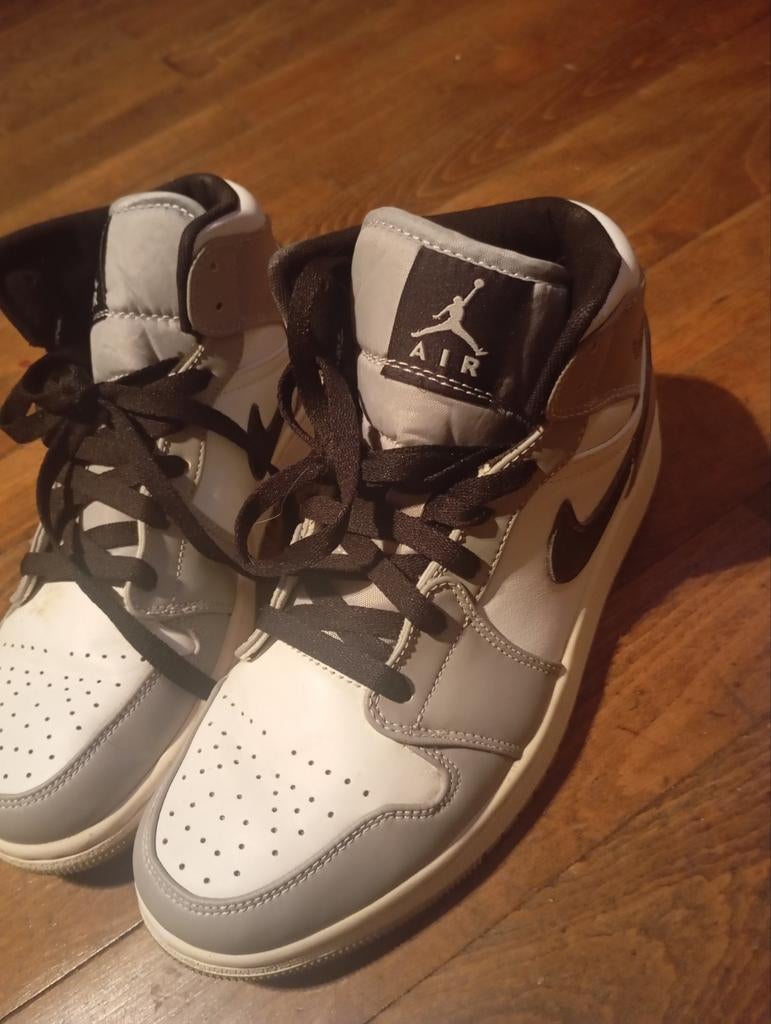 Nike air Jordan 1 mid Light Smoke gris Taille 39