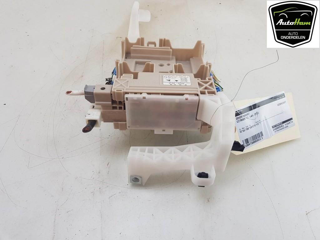 BOITIER FUSIBLES Citroën C1 (|827300H030A|827300H030|), Autos : Pièces & Accessoires, Utilisé, Citroën