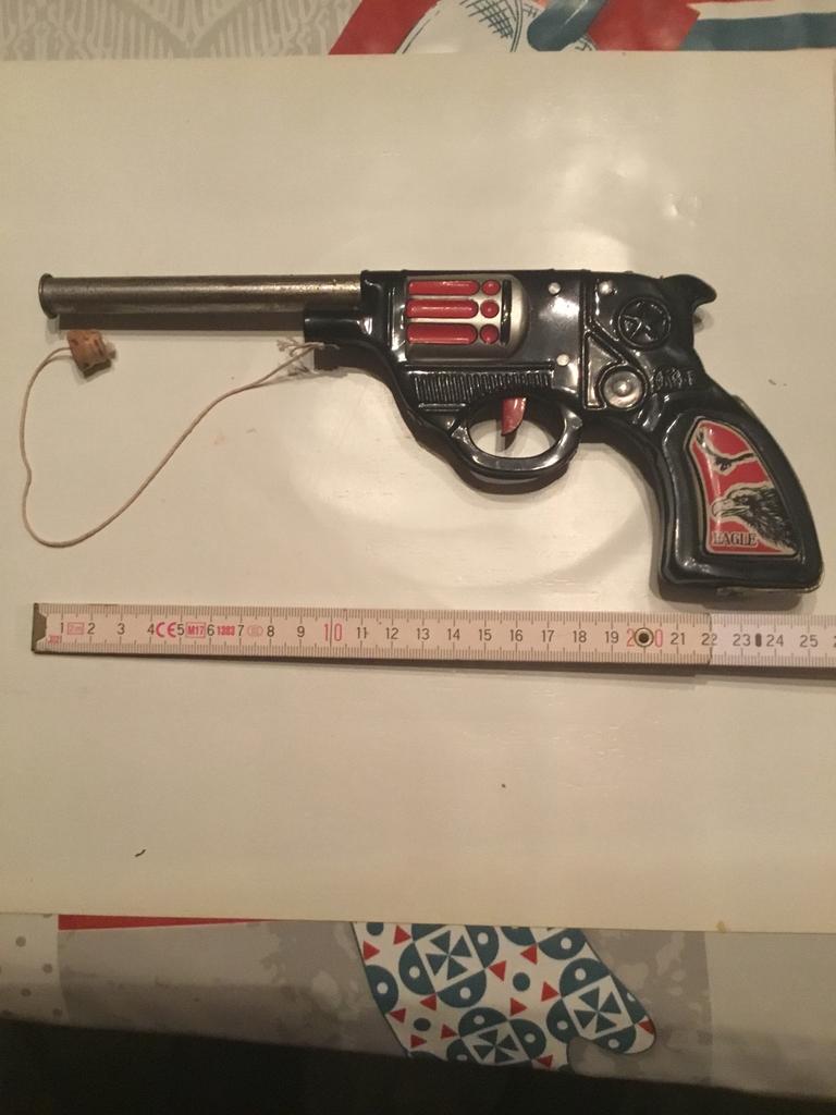 Mooie blikken revolver met kurk, Antiek en Kunst, Ophalen of Verzenden
