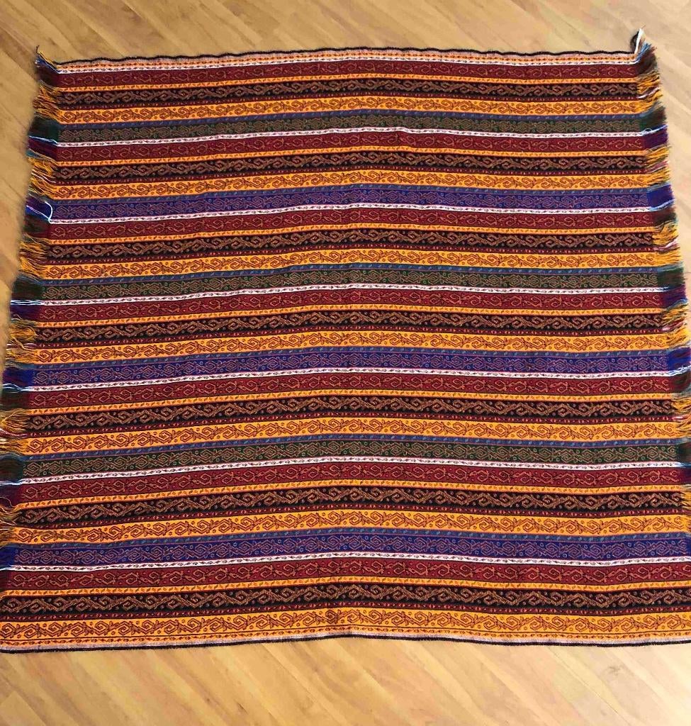 Gekleurd vrolijk kleed tafelkleed 137/133 cm, Huis en Inrichting, Tafelkleden, Ophalen of Verzenden, Gebruikt, Rechthoek