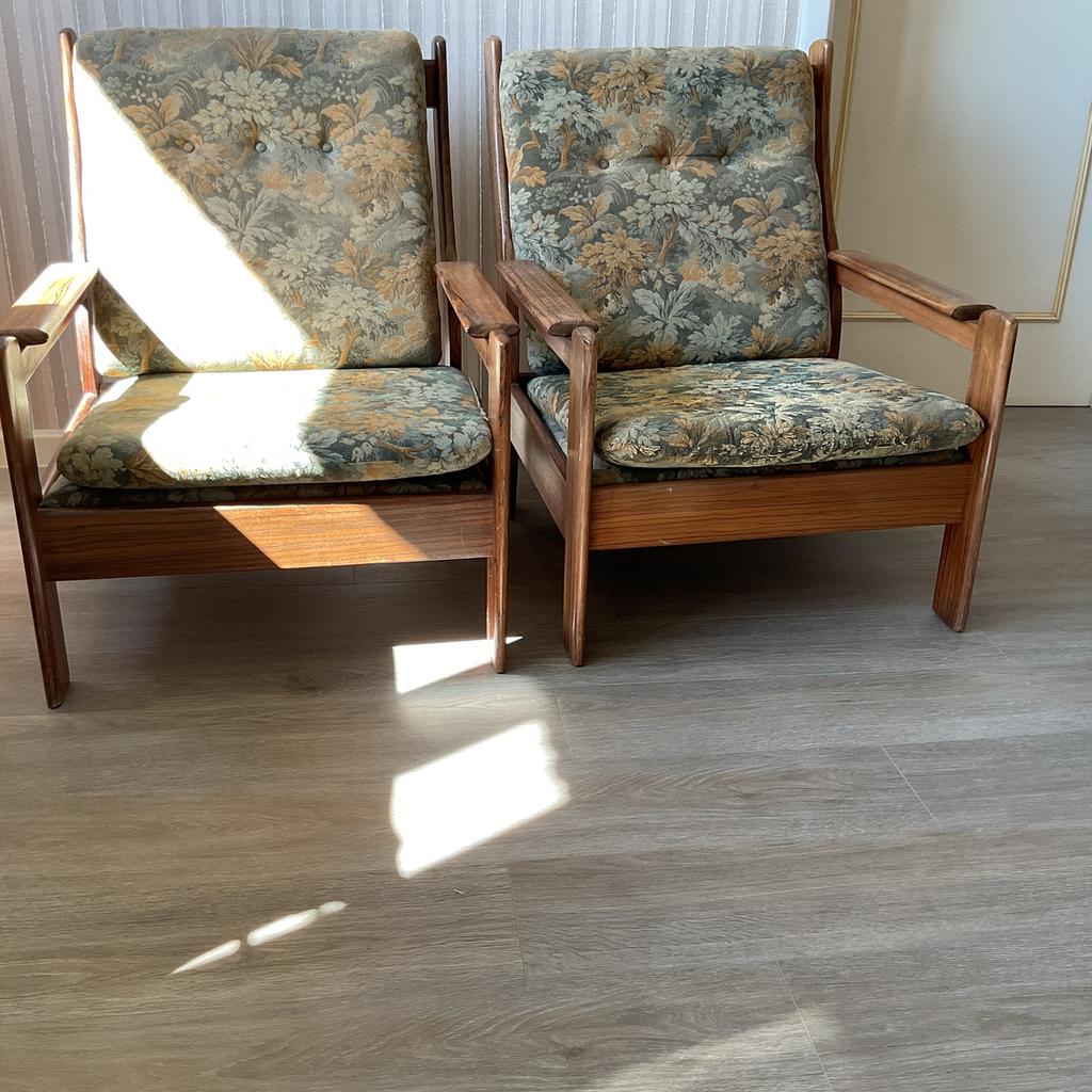 Twee zetels uit de jaren 1960, Ophalen, Hout