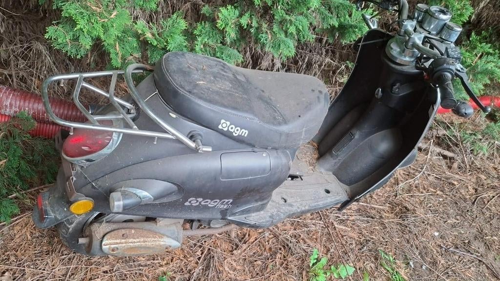 Marque de scooter AGM pour pièces, Enlèvement