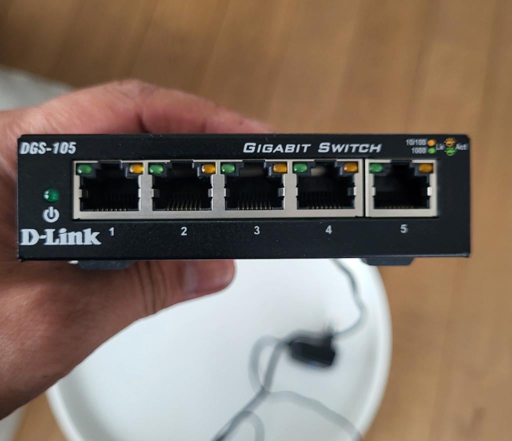 D-Link Gigabit switch, Enlèvement, Comme neuf