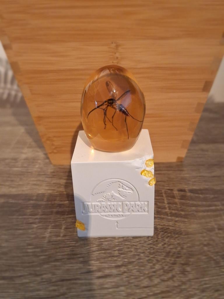 ECC jurassic park mosquito in amber, Ophalen