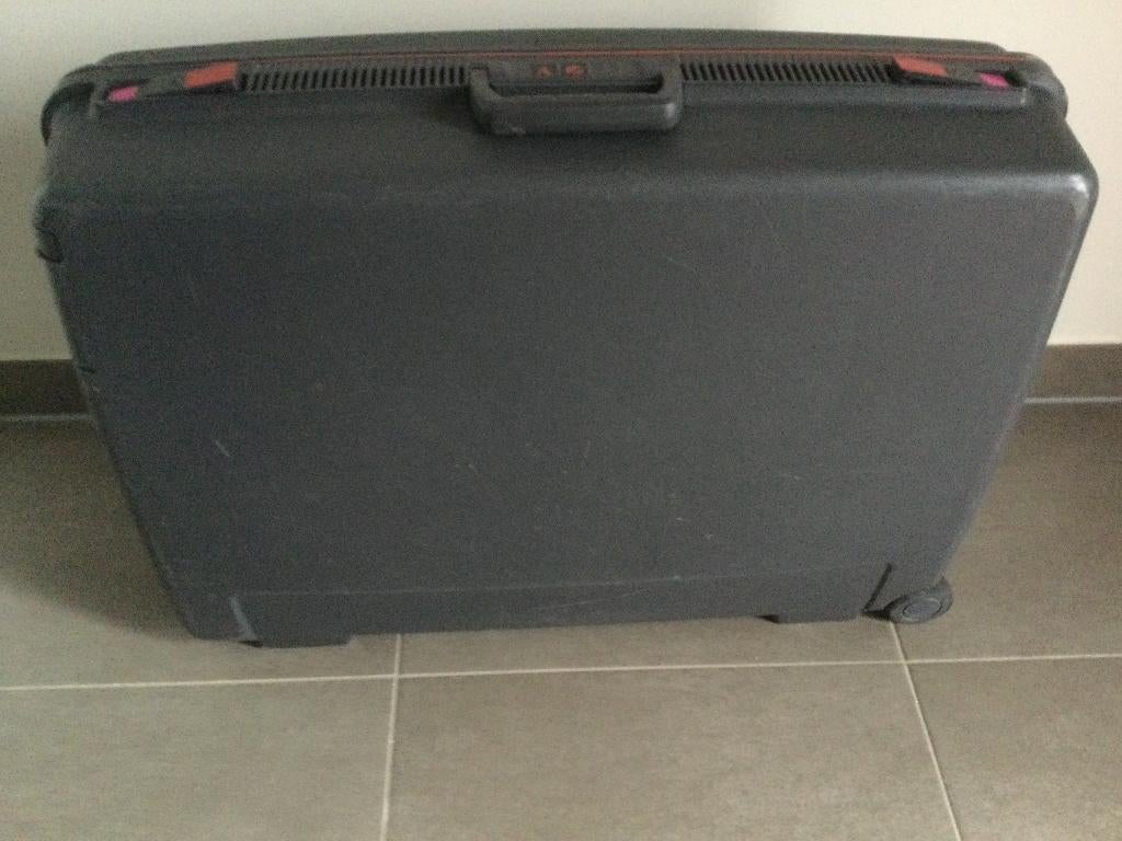 Reiskoffer, Ophalen, Gebruikt, Wieltjes