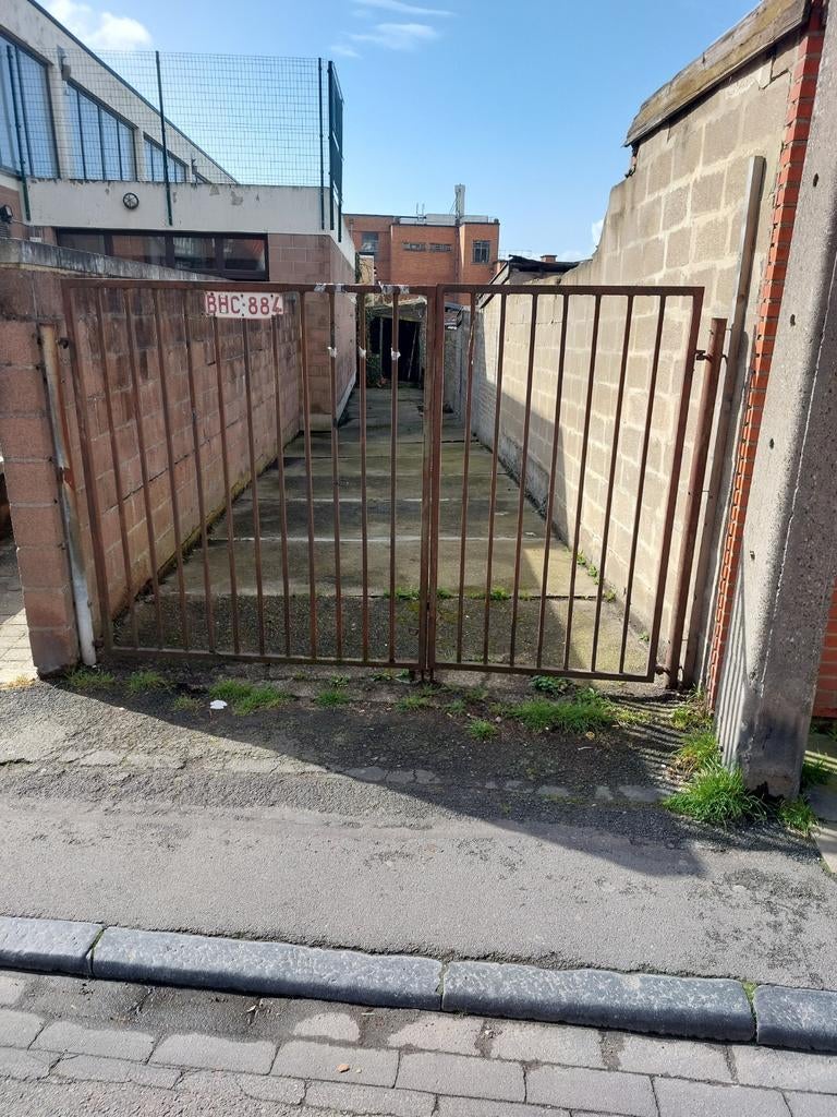 À louer emplacement pour voitures privatif ouverte