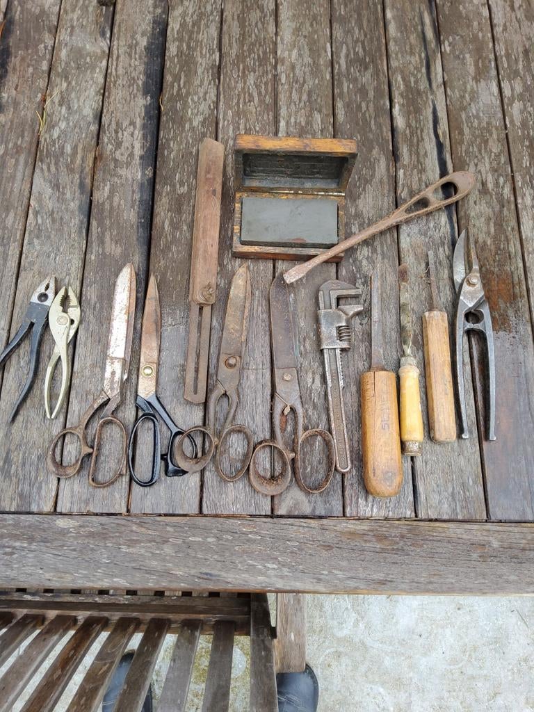 Oud gereedschap scharen beitels enz, Enlèvement