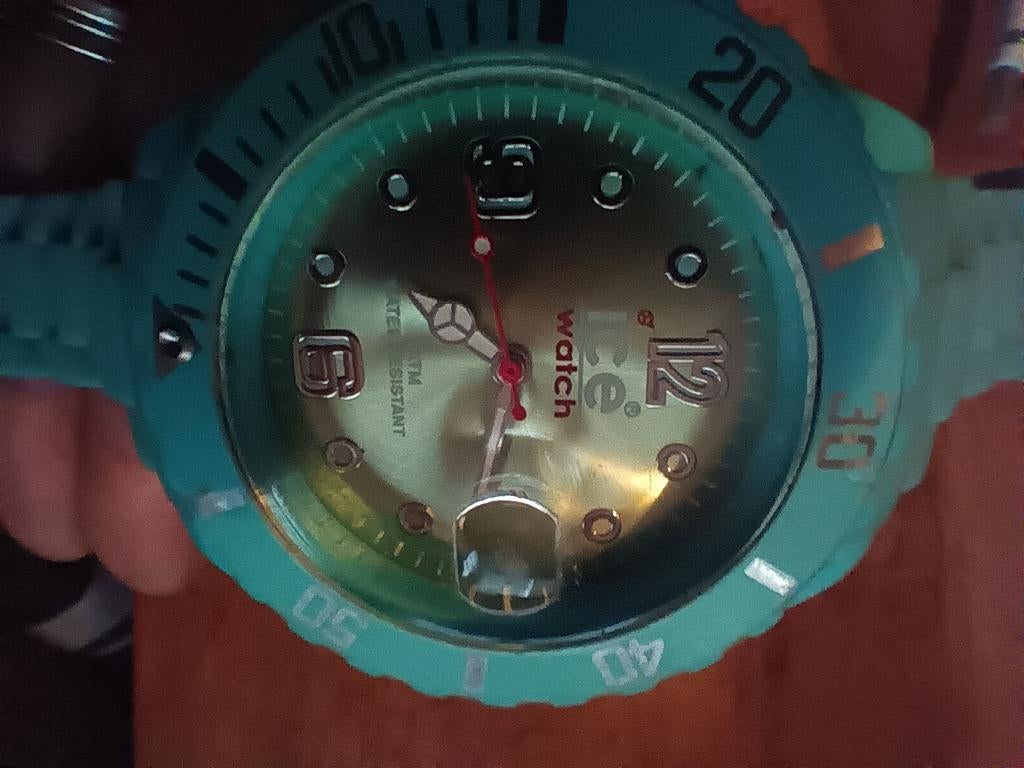 Babyblauw en roze ICE Watch,  samen te koop. 30 euro, Bijoux, Sacs & Beauté, Montres | Femmes, Montre-bracelet, Autres marques