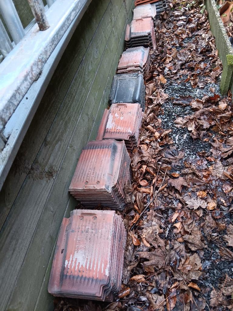 tuiles, Tuiles, Gris, Pierre ou Argile, Comme neuf