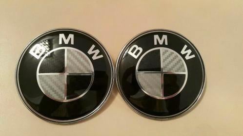 Bmw emblemen in zwart wit carbon 2 x 82 mm of 82 mm + 74 mm, Auto-onderdelen, Nieuw, Ophalen of Verzenden, Motorkap, Achter