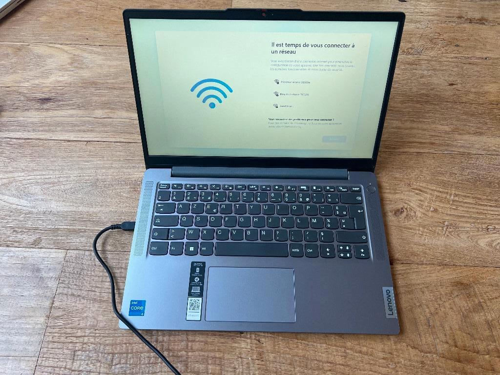 Lenovo IdeaPad Slim 3 2024 i5 14 pouces, Informatique & Logiciels, Ordinateurs portables Windows, Utilisé, 14 pouces, SSD, 2 à 3 Ghz