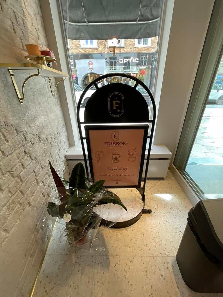 Bord - Stoepbord, Zakelijke goederen, Ophalen, Nieuw zonder verpakking, Hotelinrichting