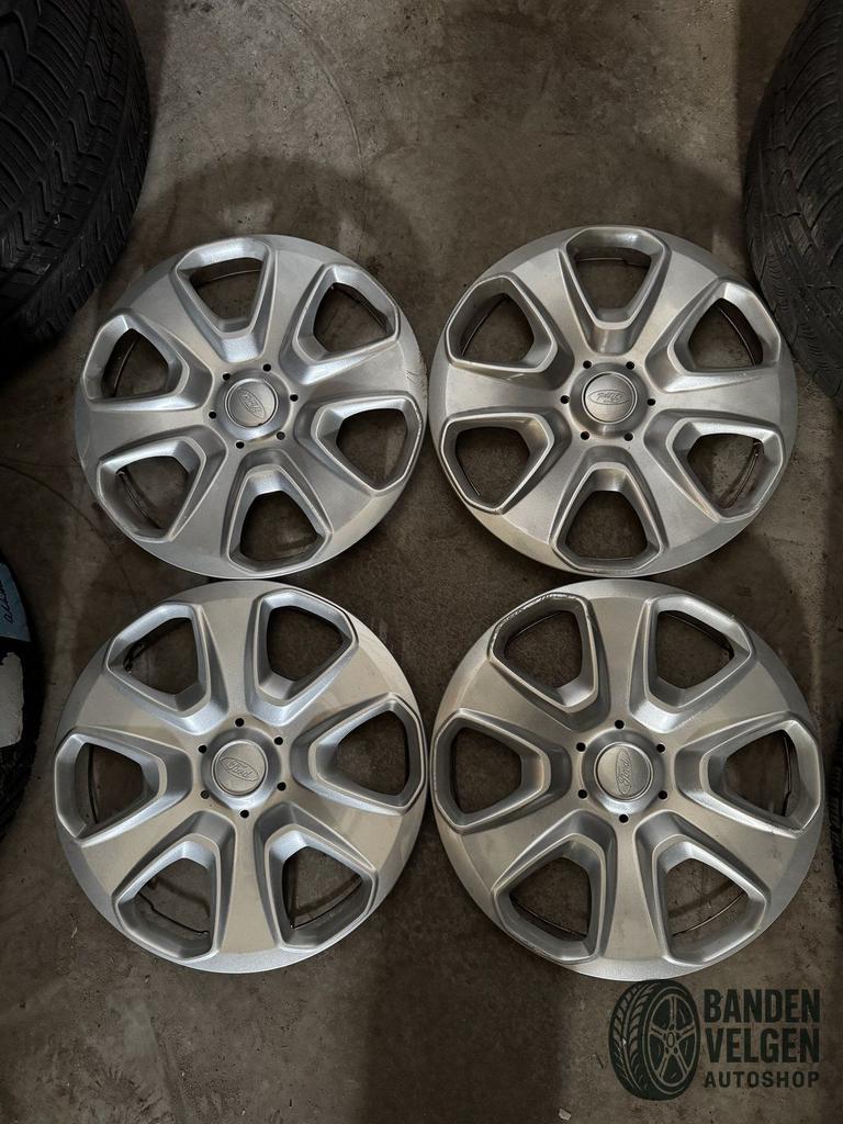 Ford Fiesta Wieldoppen set 15 Inch FDT332 1021 8V21-1130-H, Gebruikt, -, -, Ophalen of Verzenden