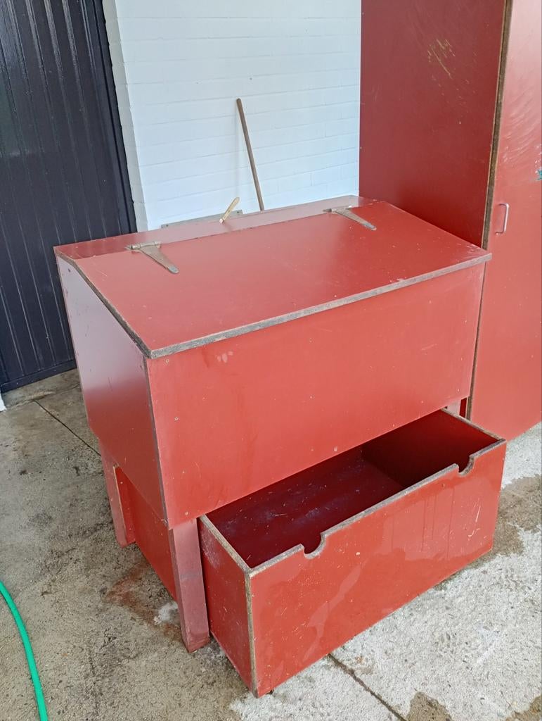 voeder bakken en kast  rijzadel , laarzen ., Enlèvement ou Envoi