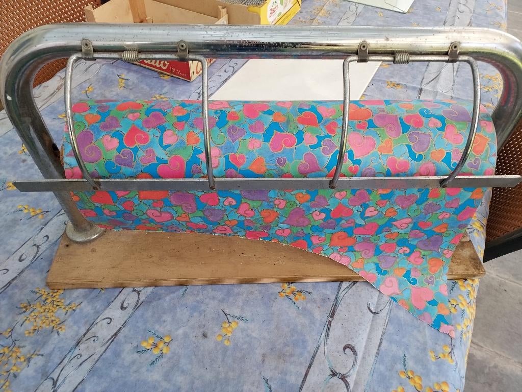 Dispenseur de papier d'emballage, Divers, Papier cadeau, Enlèvement, Utilisé