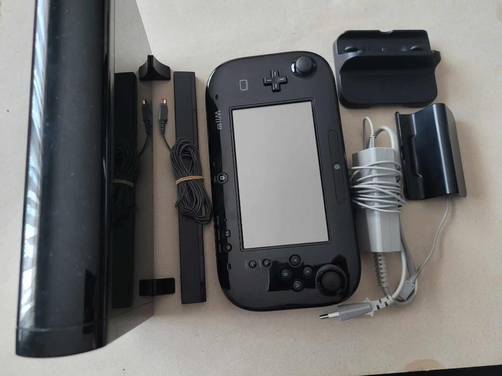 Nintendo Wii U + 50 jeux installés + Volant (tout complète), Enlèvement, Utilisé, Sans contrôleur, Avec jeux