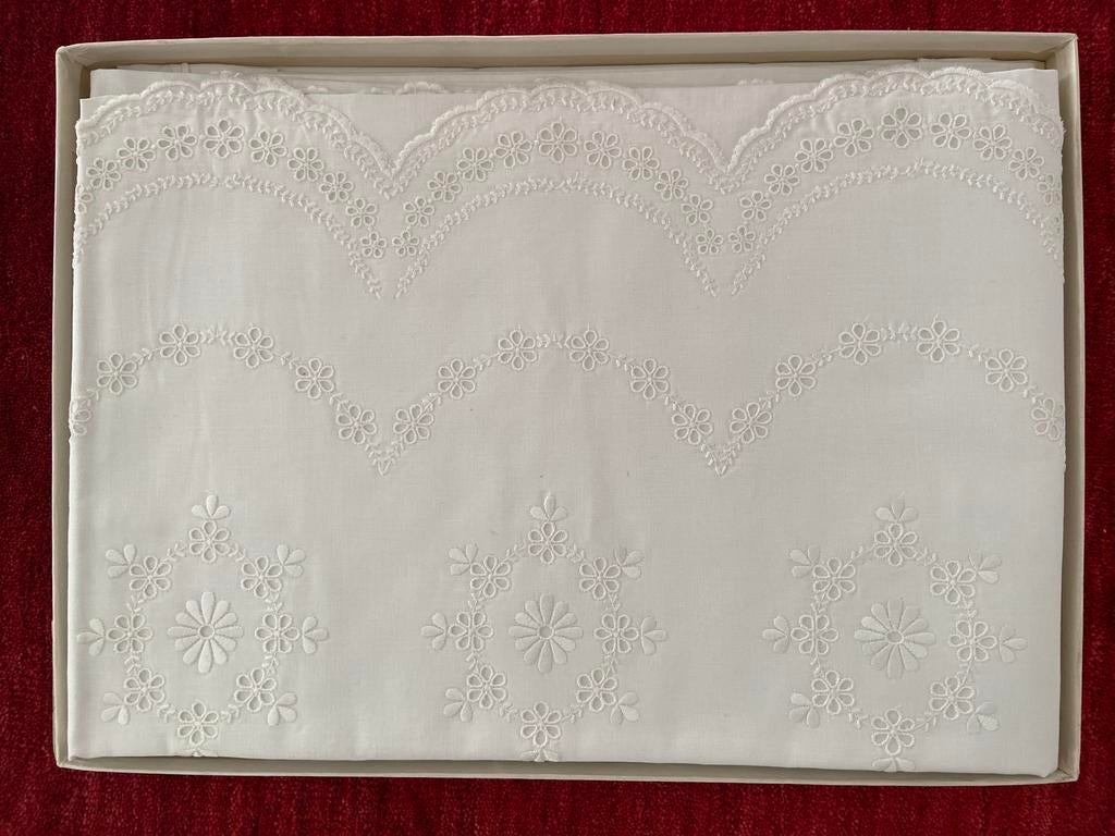Ensemble de draps en broderie d'anglaise blanc - NOUVEAU !, Maison & Meubles, Neuf, Enlèvement ou Envoi, Autres types, Blanc