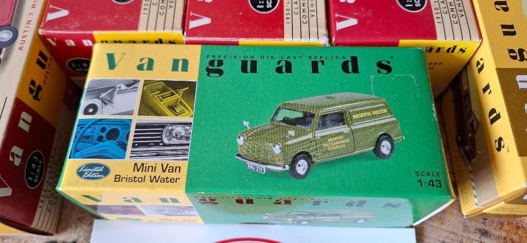 MINI Van Mk1 Austin Bristol Water 1/43 VANGUARDS Neuf + Box, Ophalen of Verzenden, Nieuw, Auto, Vanguards