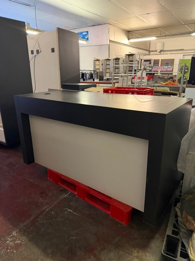 garde-robe , armoires, vitrines, magasin de vêtements, Enlèvement, Comme neuf