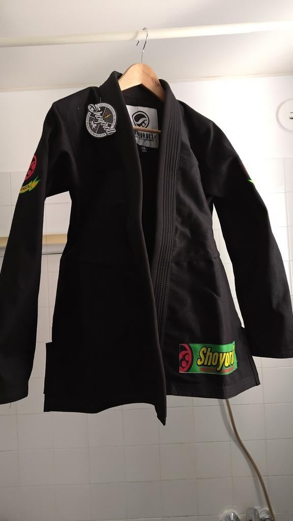Kimono jujitsu brésilien Shoyoroll rasta model avec étiquett, Sports & Fitness, Envoi, Comme neuf