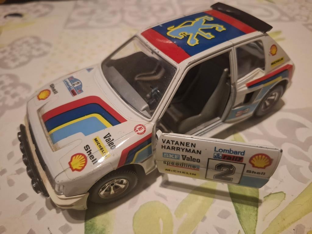 Peugeot 205 turbo 16 1/24 burago, Enlèvement ou Envoi, Burago