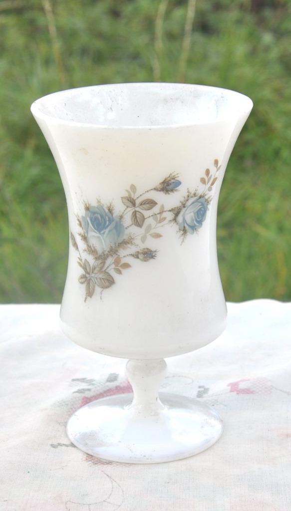 vase opaline sur pied decor rose bleu, Antiquités & Art, Enlèvement ou Envoi