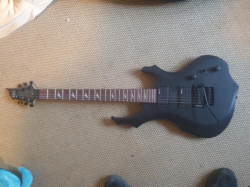 Guitare Ltd f200, Muziek en Instrumenten, Snaarinstrumenten | Gitaren | Elektrisch, Zo goed als nieuw, Overige merken, Ophalen