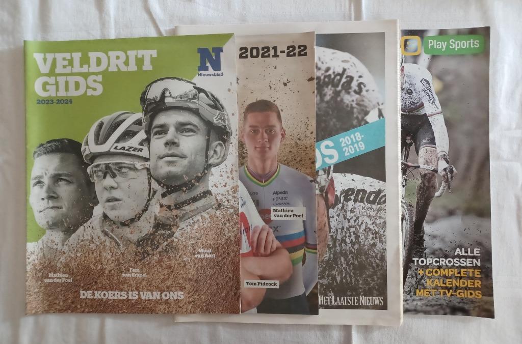 4 guides de cyclocross différents - Het Nieuwsblad et HLN, Livres, Livres de sport, Comme neuf, Course à pied et Cyclisme, Enlèvement ou Envoi