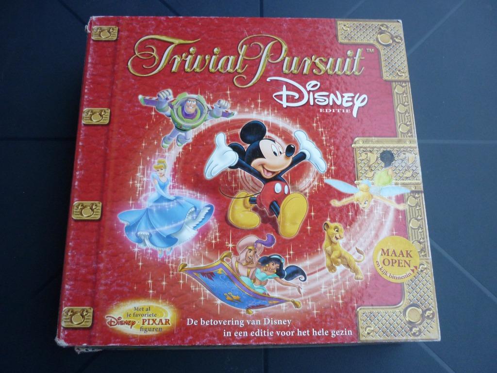 Bordspel - Trivial Pursuit disney editie rode doos, Hobby en Vrije tijd, Gezelschapsspellen | Bordspellen, Gebruikt, Een of twee spelers