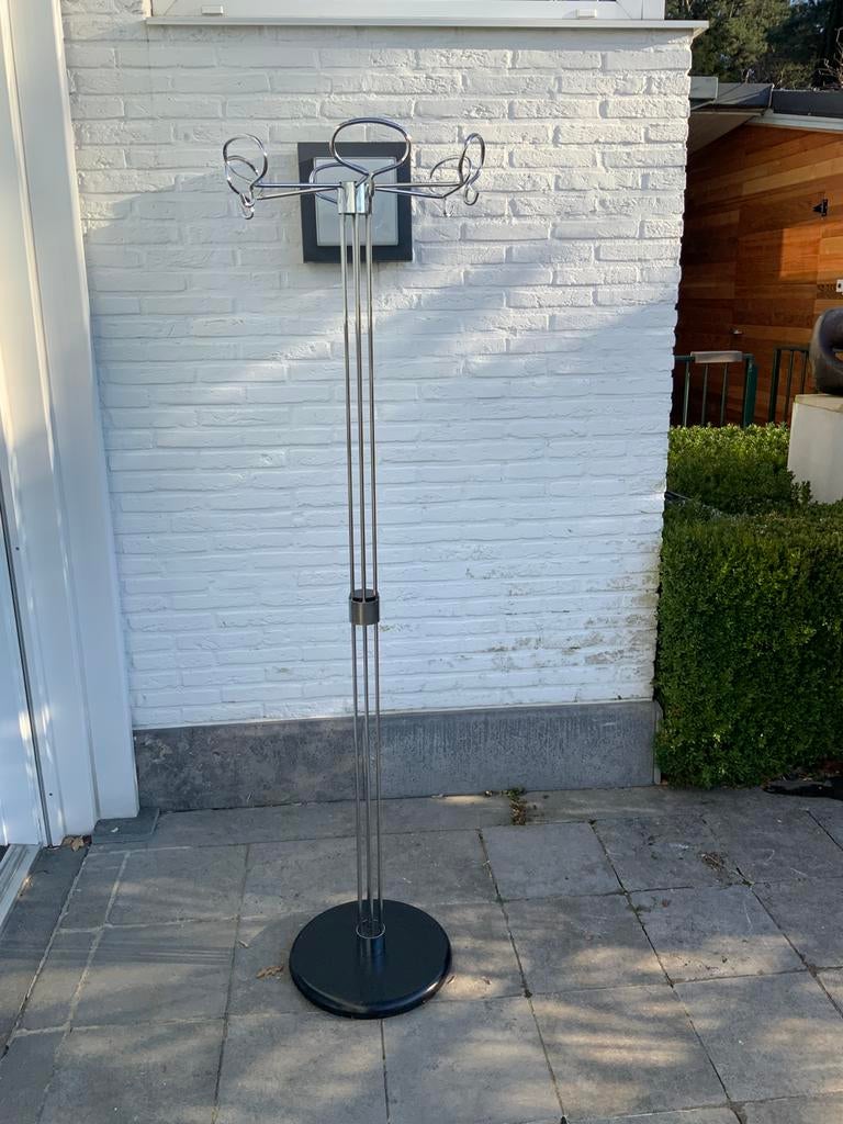 Porte-manteau chromé vintage par Isao Hosoe Valenti Cusago, Enlèvement, Métal, Portemanteau sur pied, 150 à 200 cm