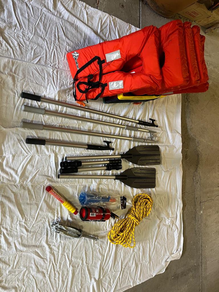 Kit de secours obligatoire, Enlèvement, Utilisé, Ancrer et Accoster, Bateau à moteur