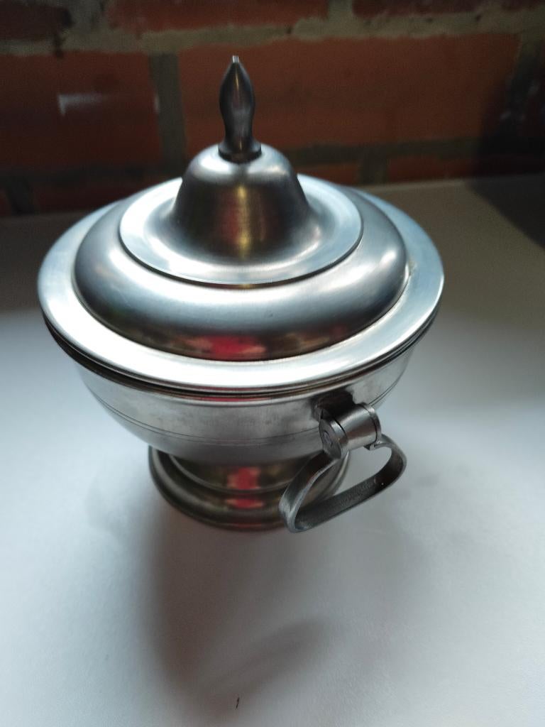 bocal en étain, Enlèvement