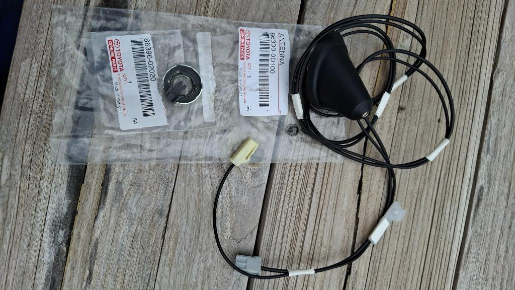 Base d'antenne - antenne, amplificateur   :  Yaris 2005-20, Autos : Divers, Autoradios, Envoi, Neuf