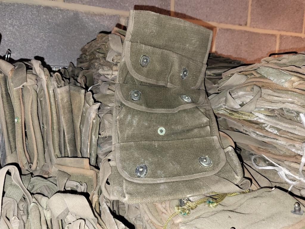 pochette porte-grenade, France période Algerie/Indochine, Collections, Objets militaires | Général, Enlèvement ou Envoi