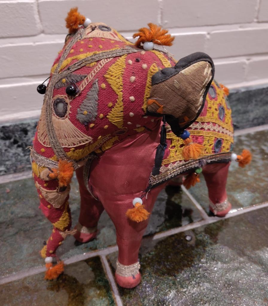Indische stoffen olifant, Antiek en Kunst, Ophalen