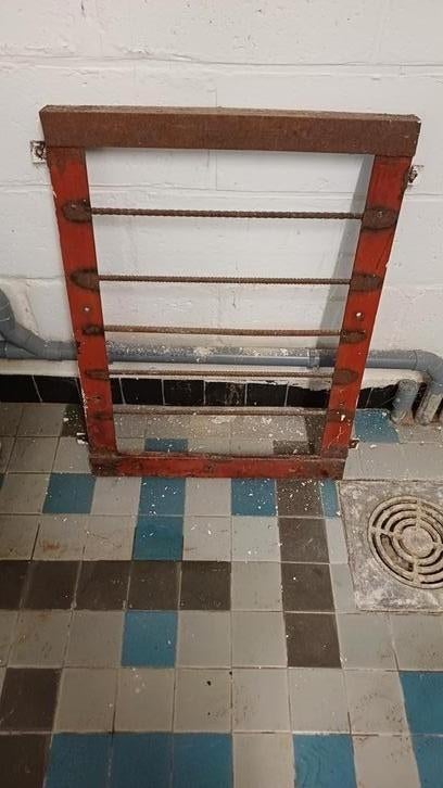 2 grilles de soupirail, Bricolage & Construction, Enlèvement